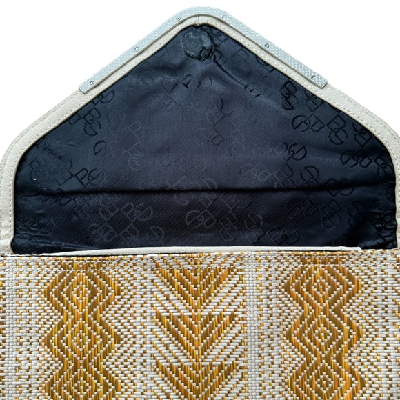 BCBGenerations Honey Colored Envelope Clutch‎ Handbag. 10x8 inches - Picture 4 of 12